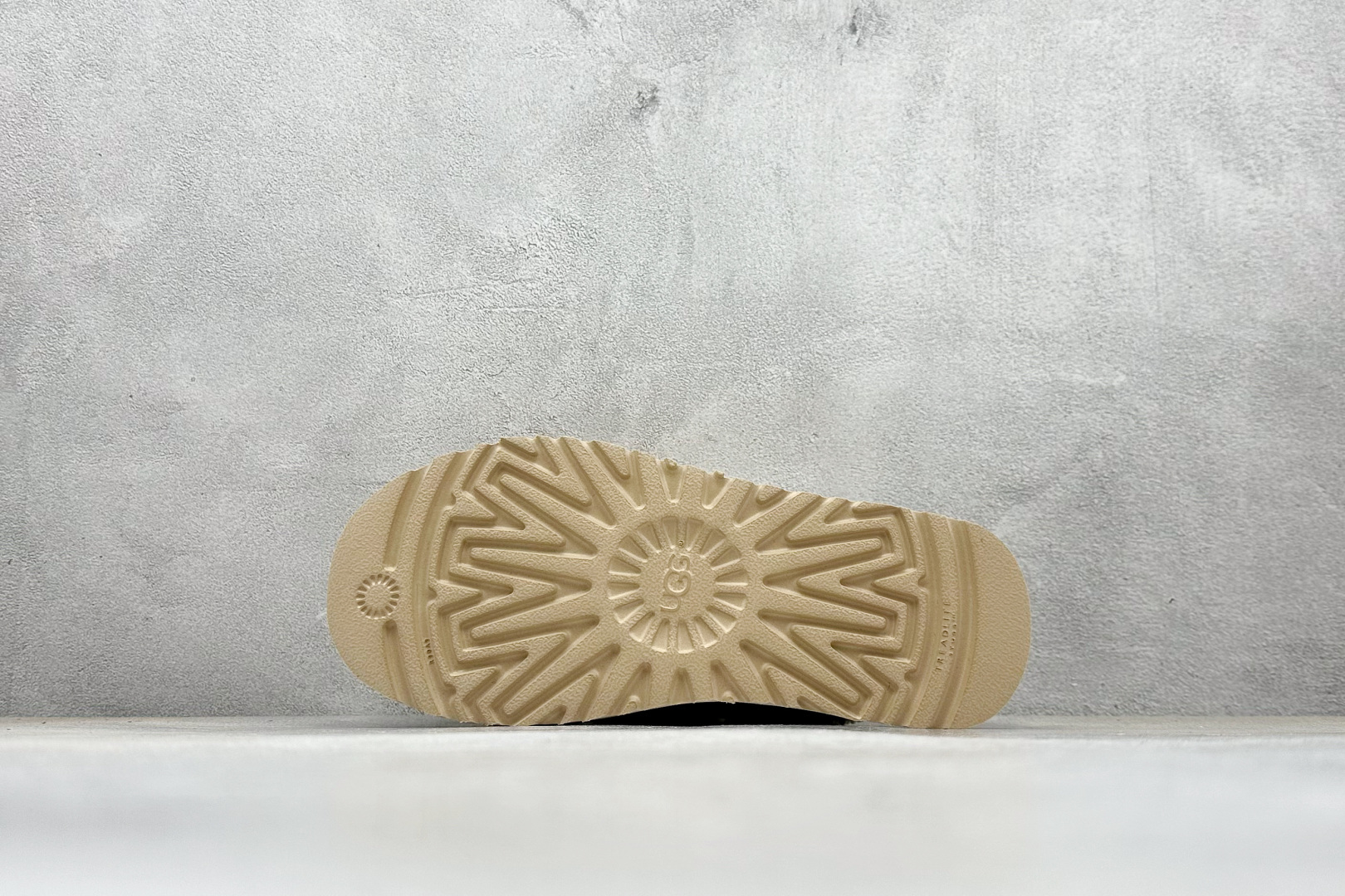 UGG 小胖丁系列加厚款 穆勒风包头5CM半拖鞋 民族风秋冬雪地靴 羊皮毛一体高品质 UGG 小胖丁系列加厚款 穆勒风包头5CM半拖鞋 民族风秋冬雪地靴 羊皮毛一体高品质