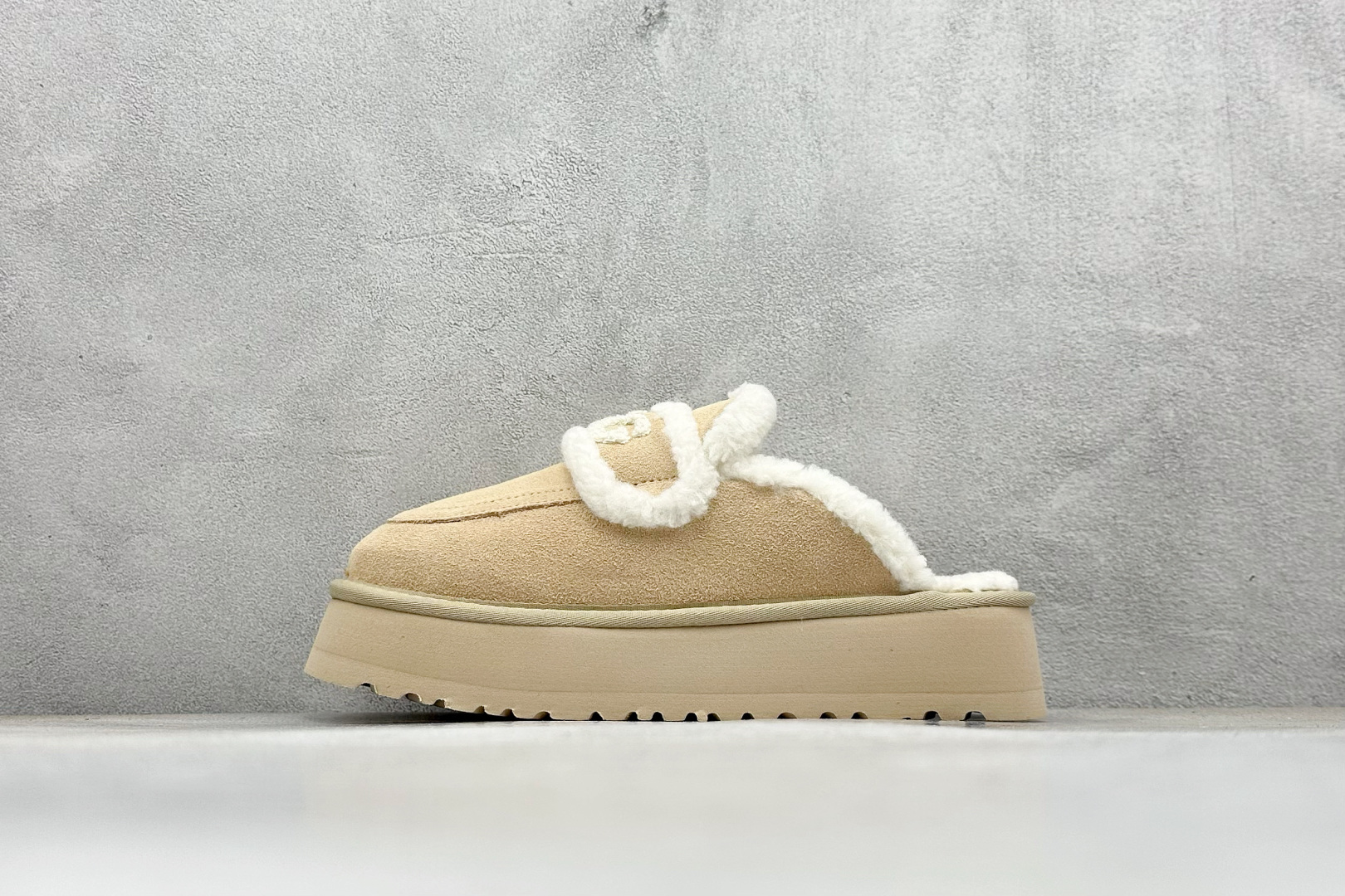 UGG 小胖丁系列加厚款 穆勒风包头5CM半拖鞋 民族风秋冬雪地靴 羊皮毛一体高品质 UGG 小胖丁系列加厚款 穆勒风包头5CM半拖鞋 民族风秋冬雪地靴 羊皮毛一体高品质