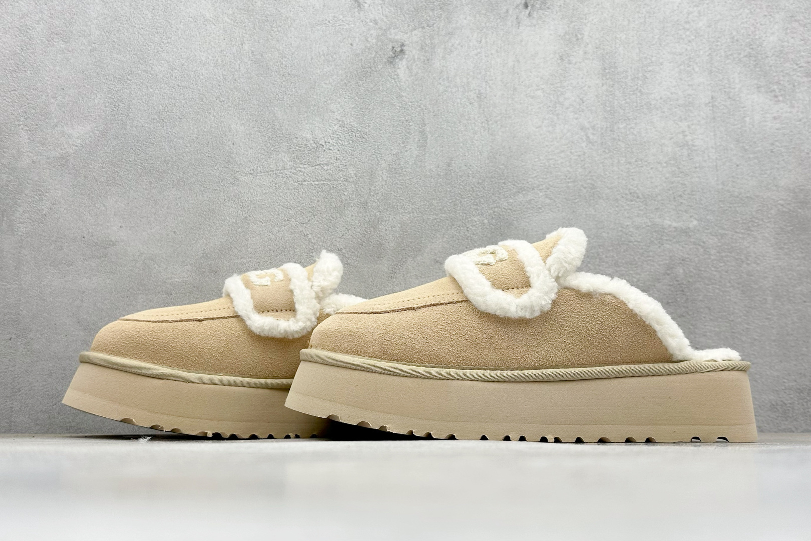 UGG 小胖丁系列加厚款 穆勒风包头5CM半拖鞋 民族风秋冬雪地靴 羊皮毛一体高品质 UGG 小胖丁系列加厚款 穆勒风包头5CM半拖鞋 民族风秋冬雪地靴 羊皮毛一体高品质