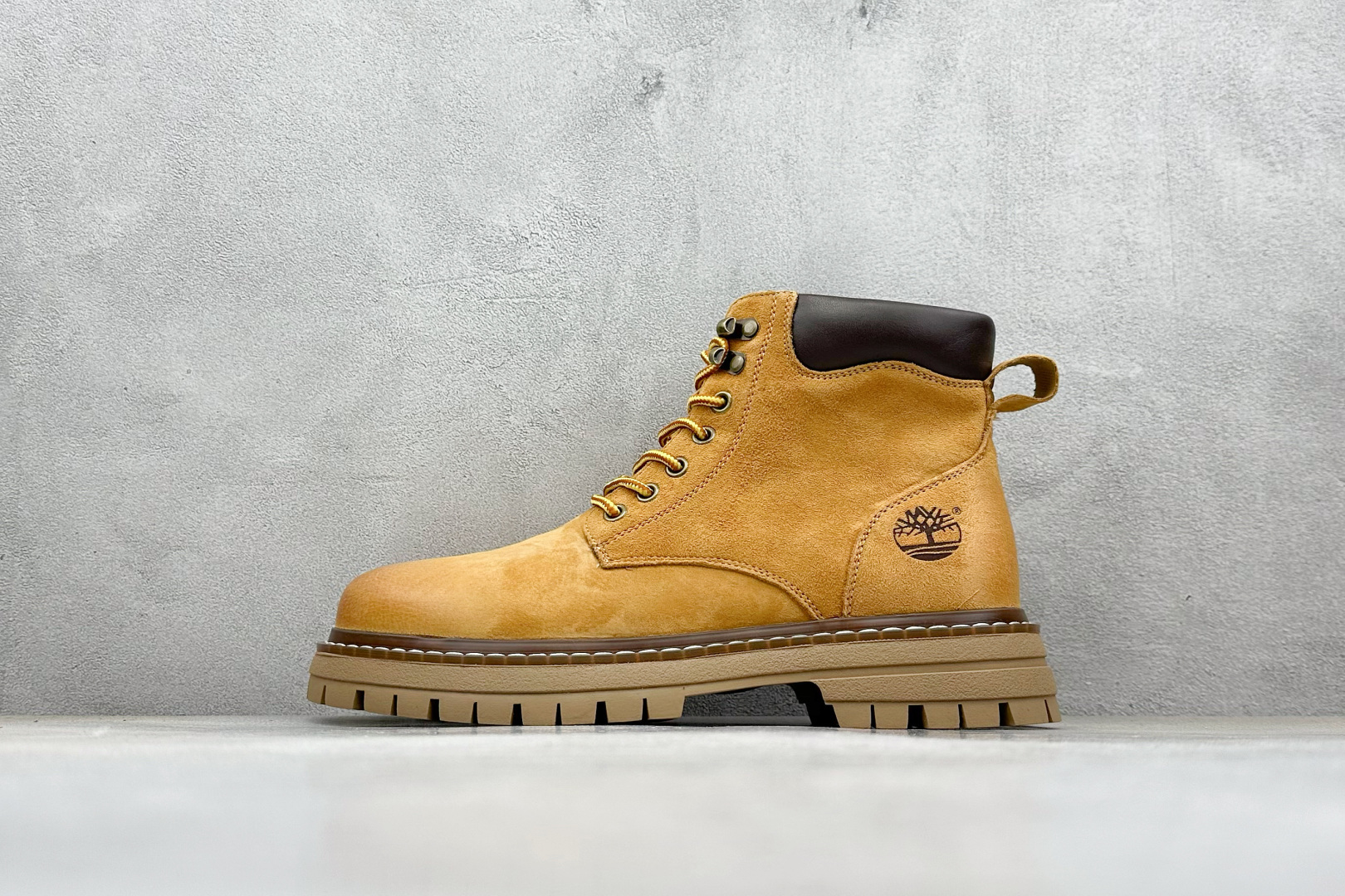 💰230
Timberland添柏岚/天伯伦户外中帮休闲大黄靴系列
广东大厂品质 原盒原包装 
面料采用意大利🇮🇹顶级磨砂细纹牛皮
搭配防臭防腐真皮乳胶鞋垫
给您完美的穿着体验 质量考究耐穿
型男必备 专治不帅 高品质脚感一流
尺码：38 39 40 41 42 43 44（皮鞋码）
编码：38