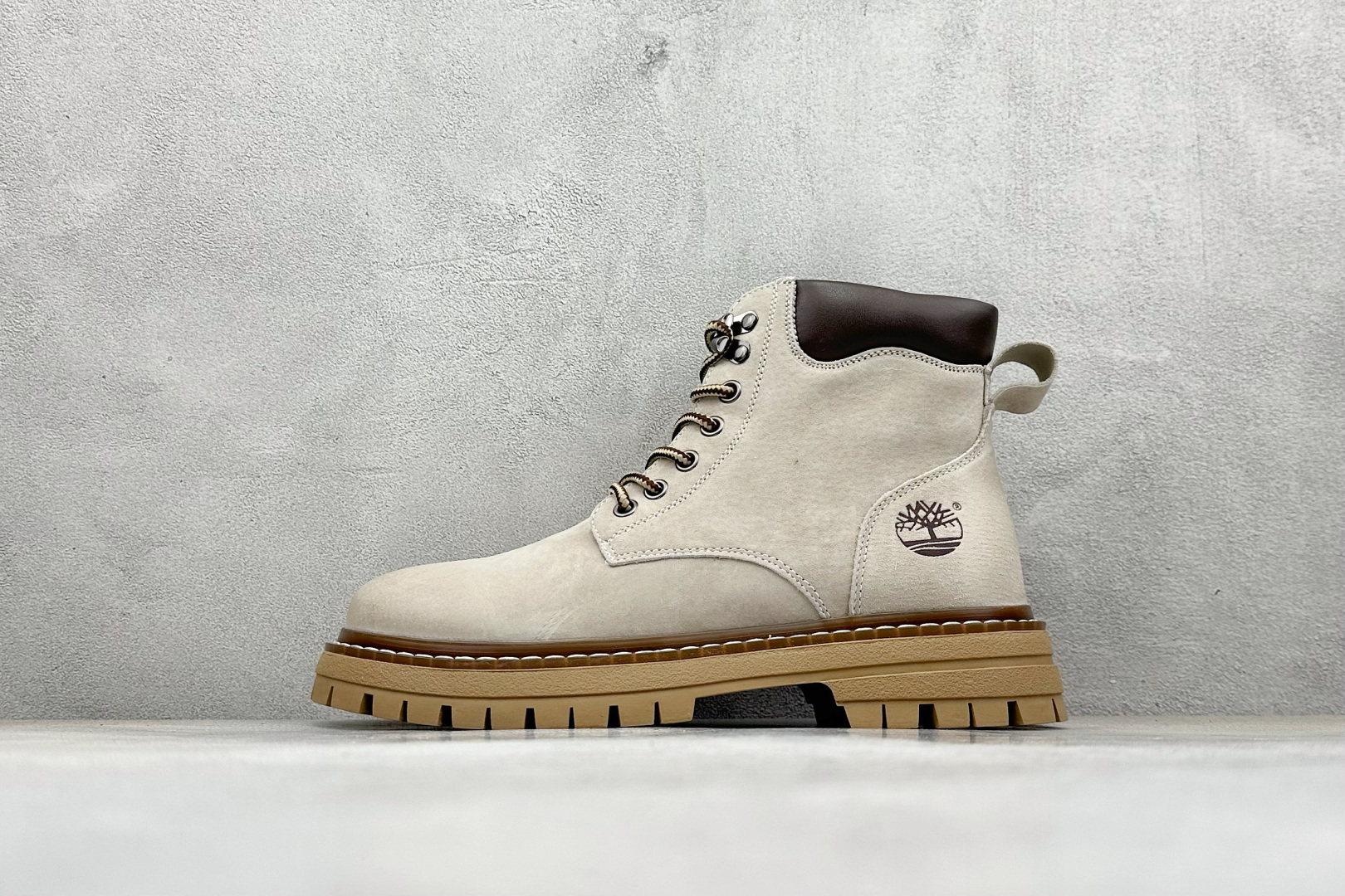 💰230
Timberland添柏岚/天伯伦户外中帮休闲大黄靴系列
广东大厂品质 原盒原包装 
面料采用意大利🇮🇹顶级磨砂细纹牛皮
搭配防臭防腐真皮乳胶鞋垫
给您完美的穿着体验 质量考究耐穿
型男必备 专治不帅 高品质脚感一流
尺码：38 39 40 41 42 43 44（皮鞋码）
编码：38