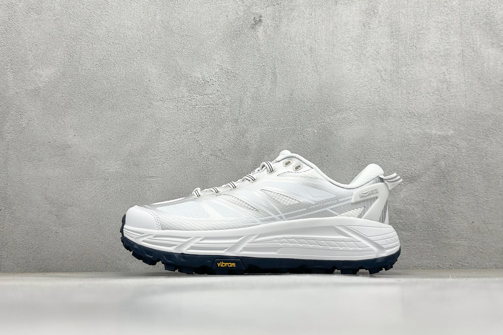 💰150 Hoka One One Mafate Speed 2 星月白 玛法特低帮厚底轻量户外运动鞋 #同源原厂eVent机能透气针织鞋面 #原装轻量化材料Fresh Foam超轻量中底 #全部用料过3C认证 #滚动平衡科技减少33%能量消耗 货号：1126851-WSLV Size：36 36.5 37.5 38 38.5 39 40 40.5 41 42 42.5 43 44 45 46 编码：30