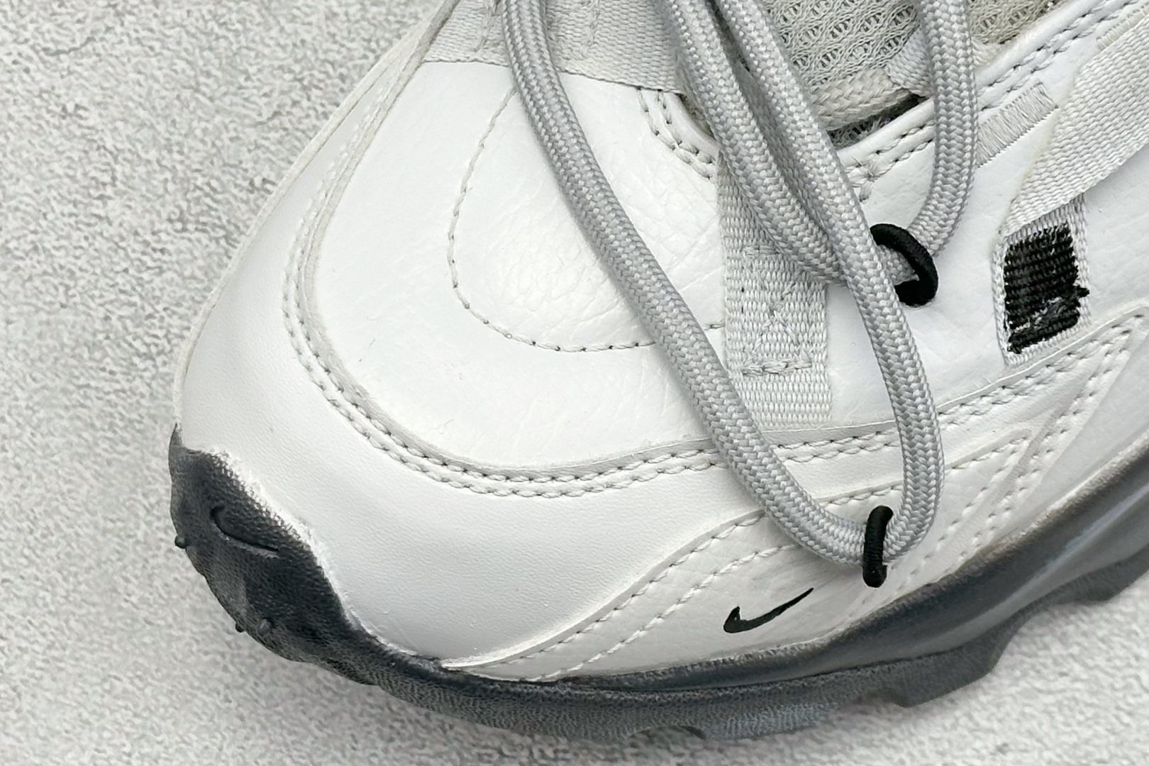 280 W NIKE TC 7900 新款老爹鞋 注入非凡时尚气息 塑就高雅外观 耐穿合成材质搭配柔软丝绒 415445-101