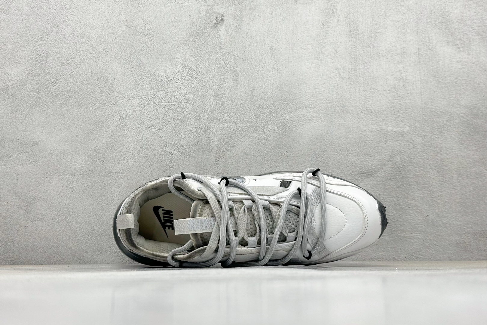 280 W NIKE TC 7900 新款老爹鞋 注入非凡时尚气息 塑就高雅外观 耐穿合成材质搭配柔软丝绒 415445-101