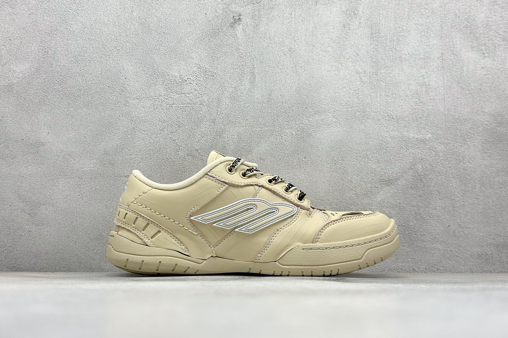 250 I8版Balenciaga Hamptons Worn-Out 巴黎世家十八18代 涤纶（聚酯纤维）牛皮革 圆头系带 低帮 生活休闲鞋板鞋 841763-WCURS-9490