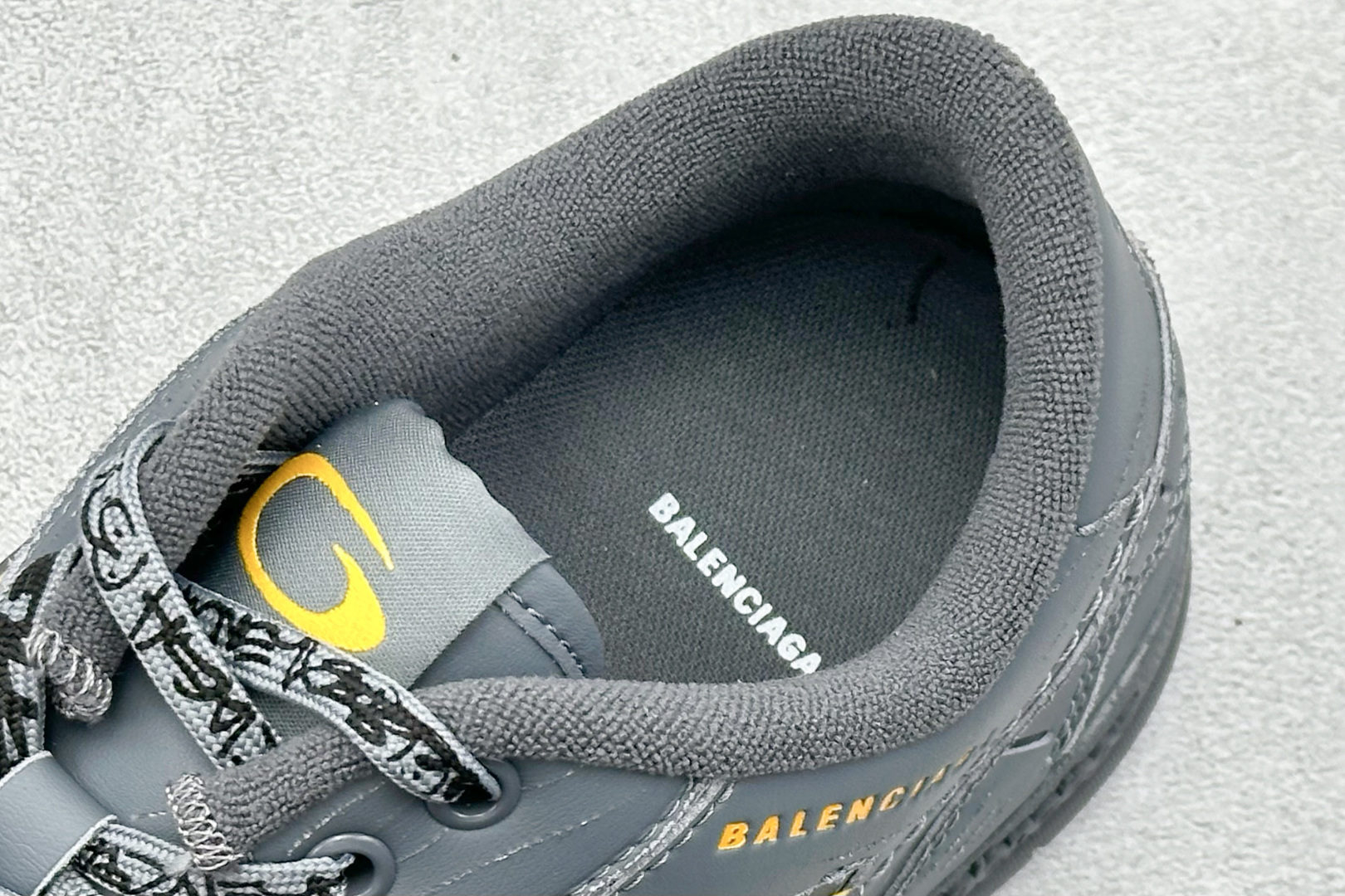 I8版Balenciaga Hamptons Worn-Out 巴黎世家十八18代 涤纶（聚酯纤维）牛皮革 圆头系带 低帮 生活休闲鞋板鞋 841765-WCURB-1180