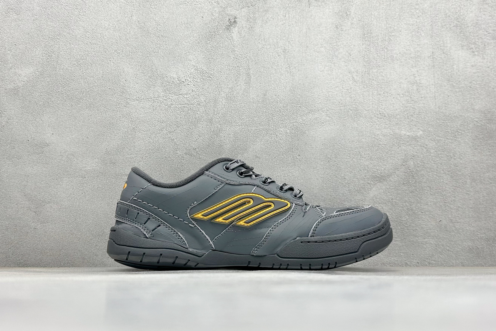 I8版Balenciaga Hamptons Worn-Out 巴黎世家十八18代 涤纶（聚酯纤维）牛皮革 圆头系带 低帮 生活休闲鞋板鞋 841765-WCURB-1180