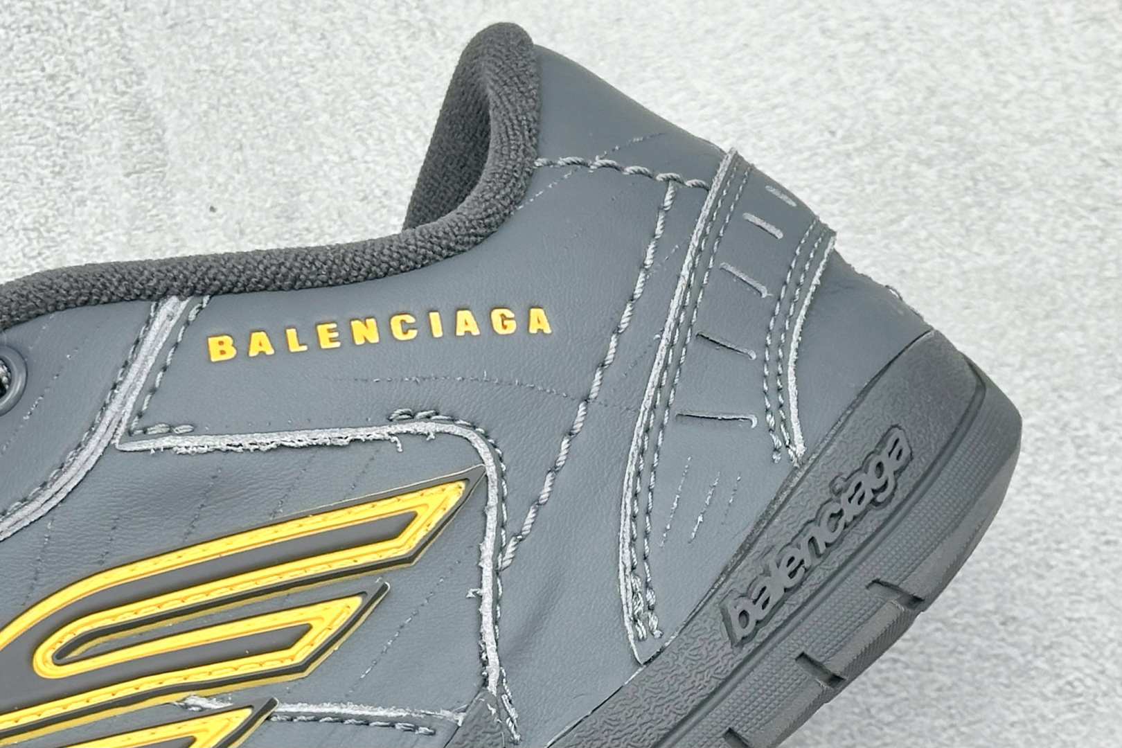 I8版Balenciaga Hamptons Worn-Out 巴黎世家十八18代 涤纶（聚酯纤维）牛皮革 圆头系带 低帮 生活休闲鞋板鞋 841765-WCURB-1180