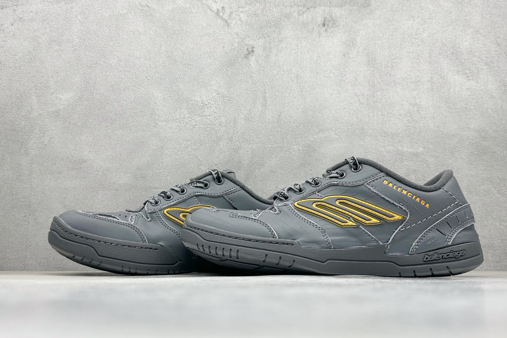 I8版Balenciaga Hamptons Worn-Out 巴黎世家十八18代 涤纶（聚酯纤维）牛皮革 圆头系带 低帮 生活休闲鞋板鞋 841765-WCURB-1180