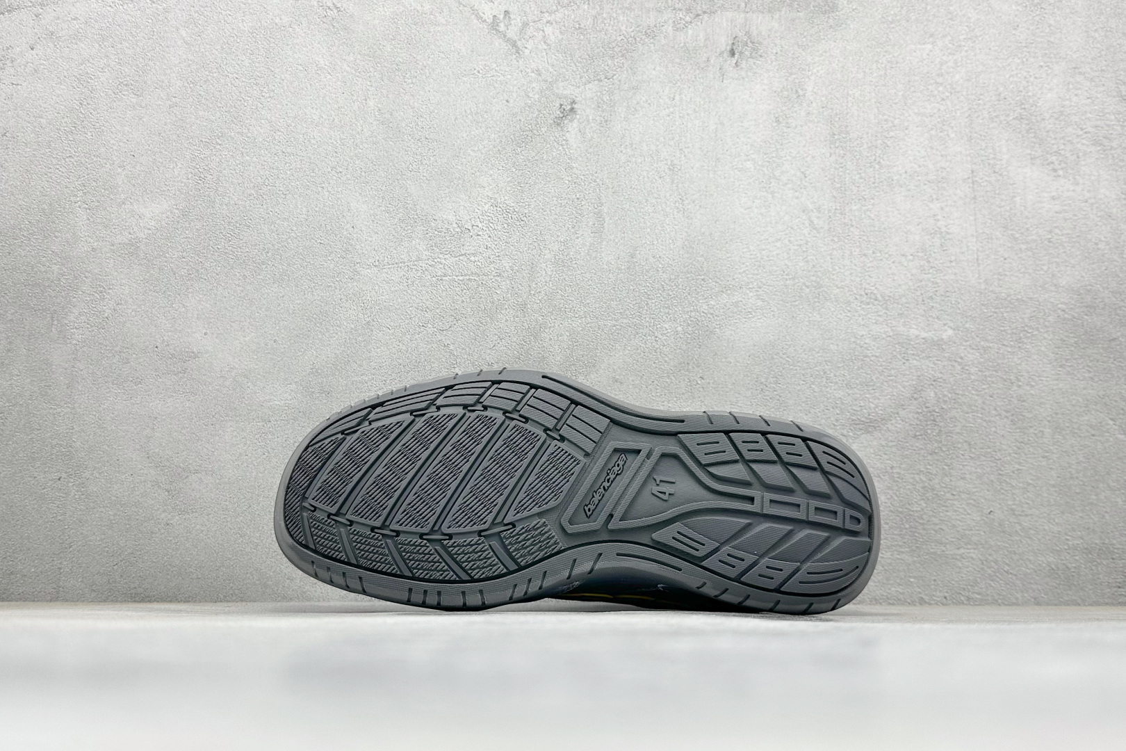 I8版Balenciaga Hamptons Worn-Out 巴黎世家十八18代 涤纶（聚酯纤维）牛皮革 圆头系带 低帮 生活休闲鞋板鞋 841765-WCURB-1180