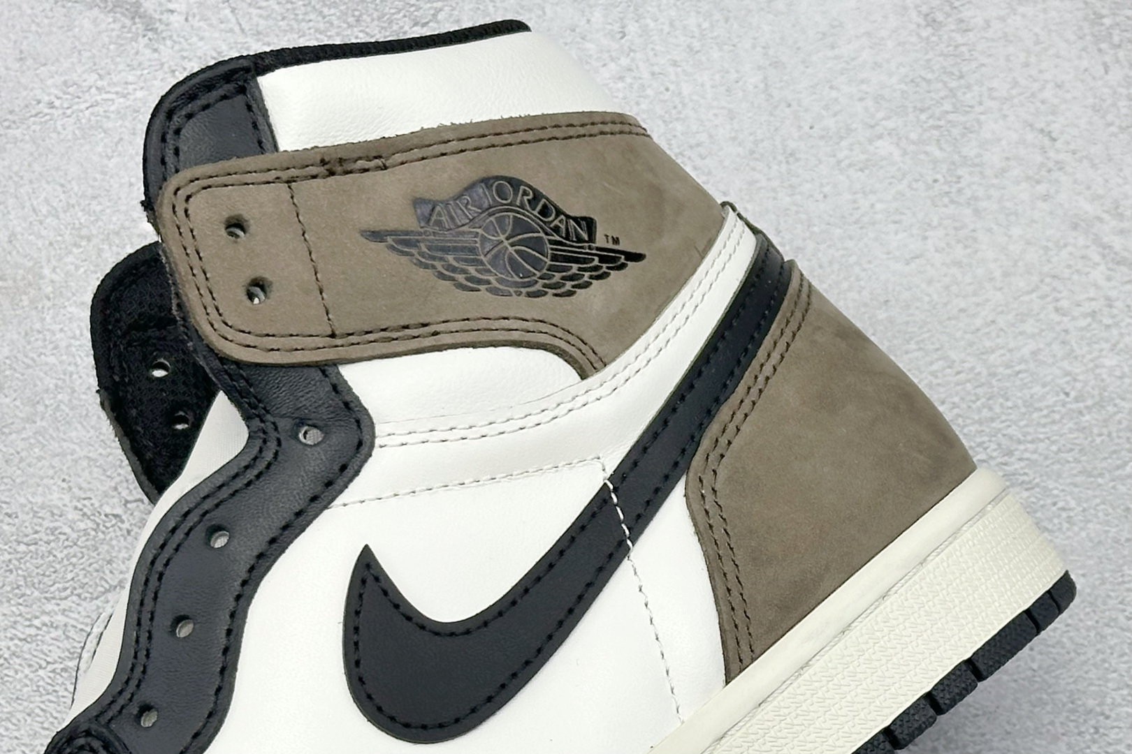 260 新F版AIR Jordan 1 RETRO HIGH 高帮 摩卡 555088-105