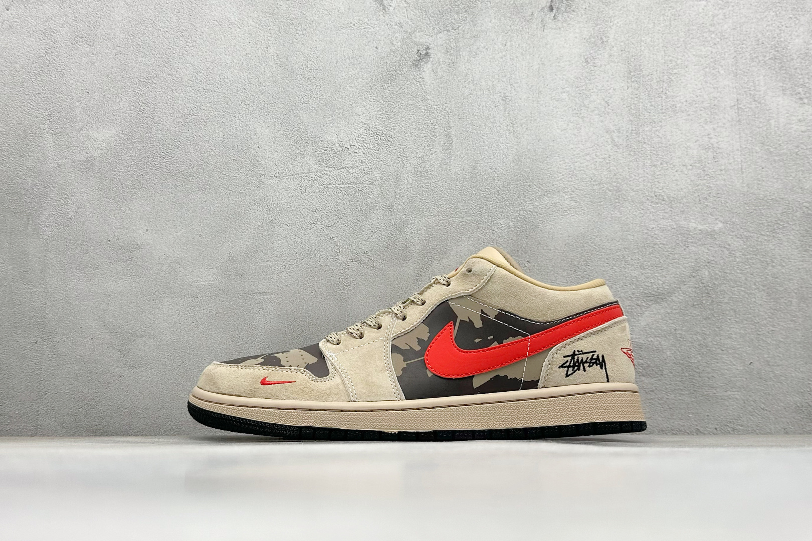 280 XC版Air Jordan 1 Retro Low x Stussy 斯图西联名低帮板鞋 LR8888-012-Chinese UA Cheap High Quatity Brand Clothes Bags handbags Sneakers wholesale wholesaler seller from China Factory suppliers Fashion Clothing Shoes best Quality Beautiful Price 280 XC版Air Jordan 1 Retro Low x Stussy 斯图西联名低帮板鞋 LR8888-012