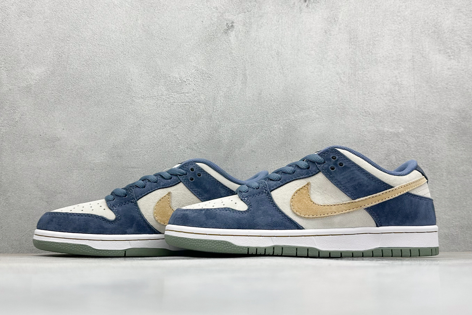 200 Nike Dunk SB “Smile” 绒面革 蓝白 HF3063-002