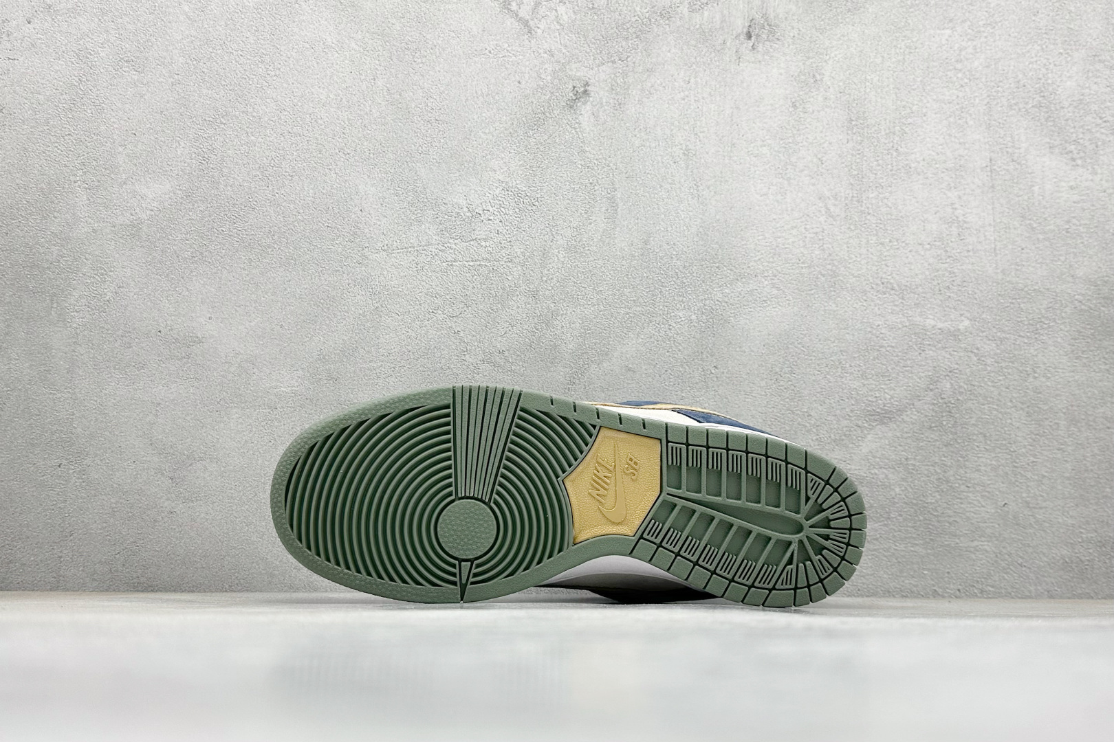 200 Nike Dunk SB “Smile” 绒面革 蓝白 HF3063-002