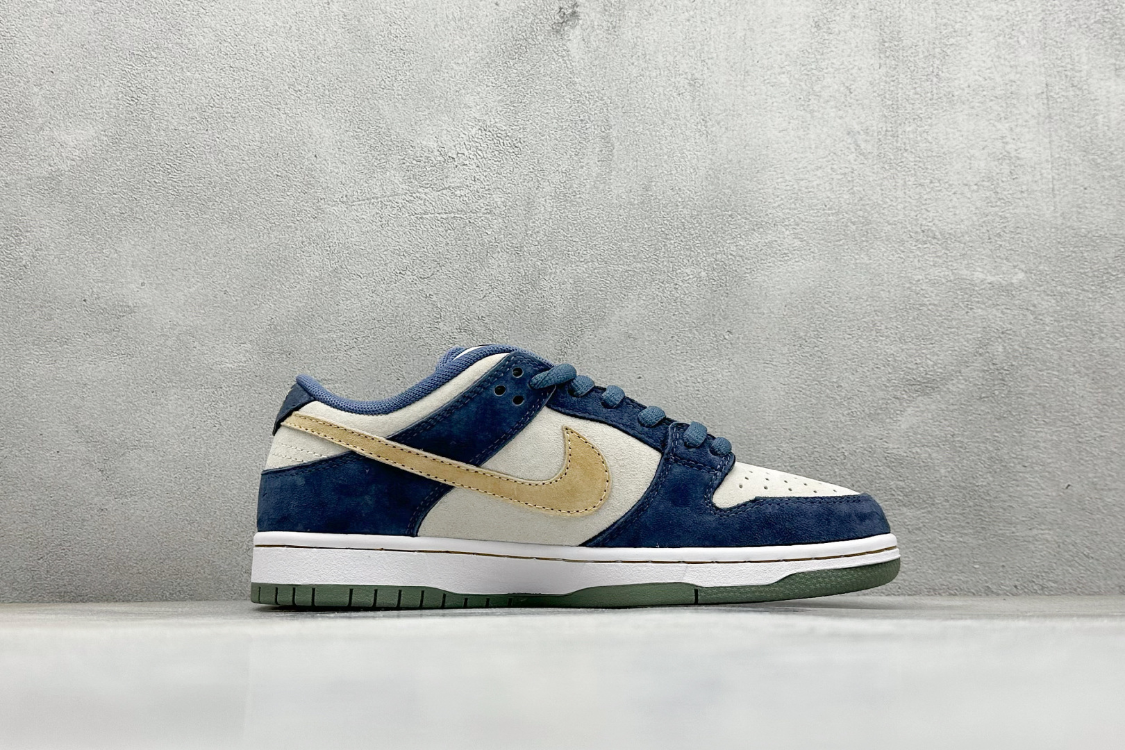 200 Nike Dunk SB “Smile” 绒面革 蓝白 HF3063-002
