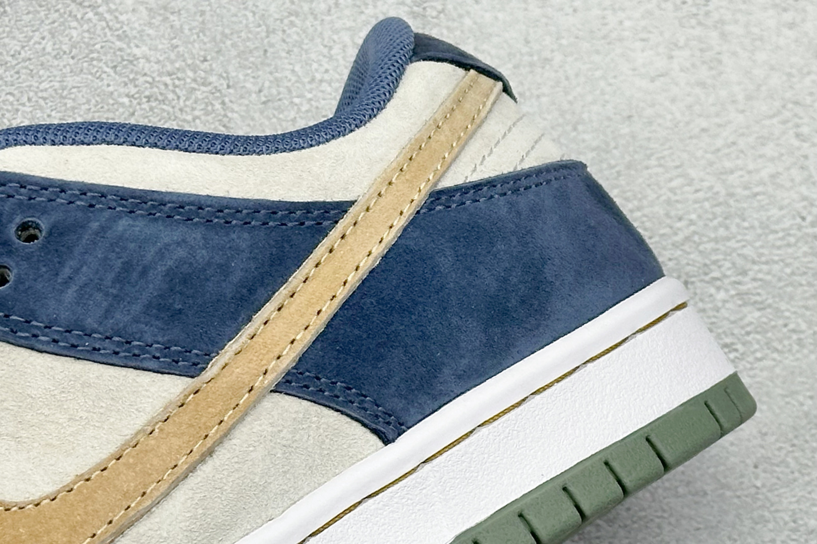 200 Nike Dunk SB “Smile” 绒面革 蓝白 HF3063-002