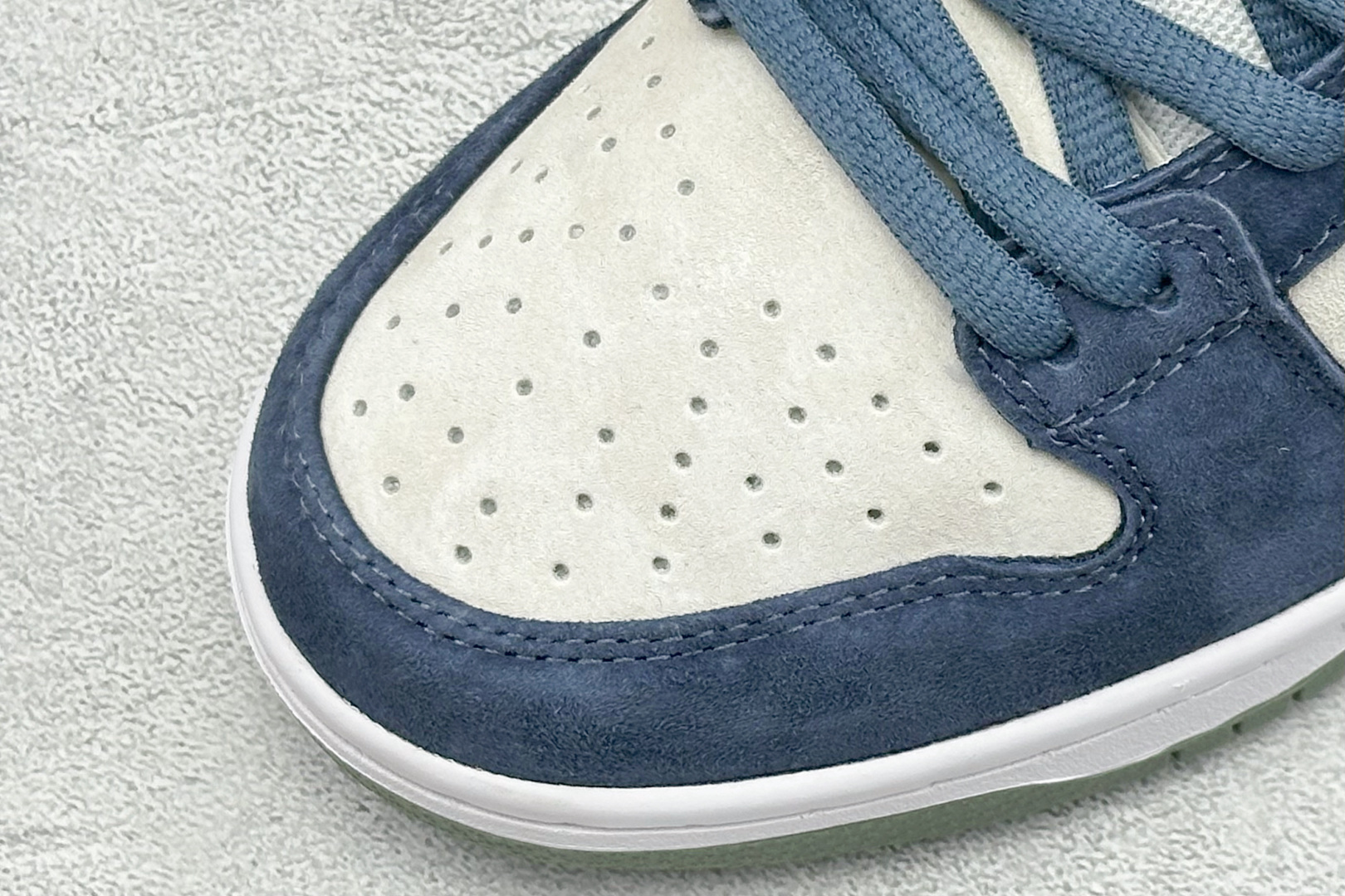 200 Nike Dunk SB “Smile” 绒面革 蓝白 HF3063-002