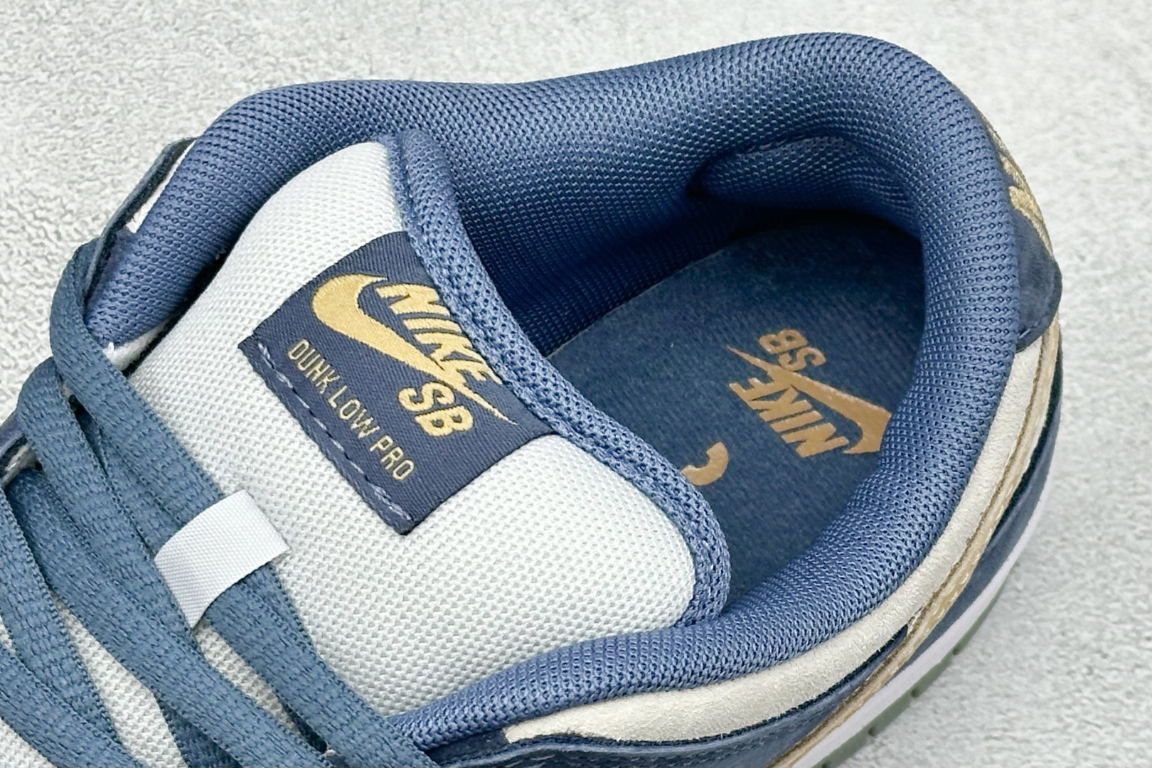 200 Nike Dunk SB “Smile” 绒面革 蓝白 HF3063-002