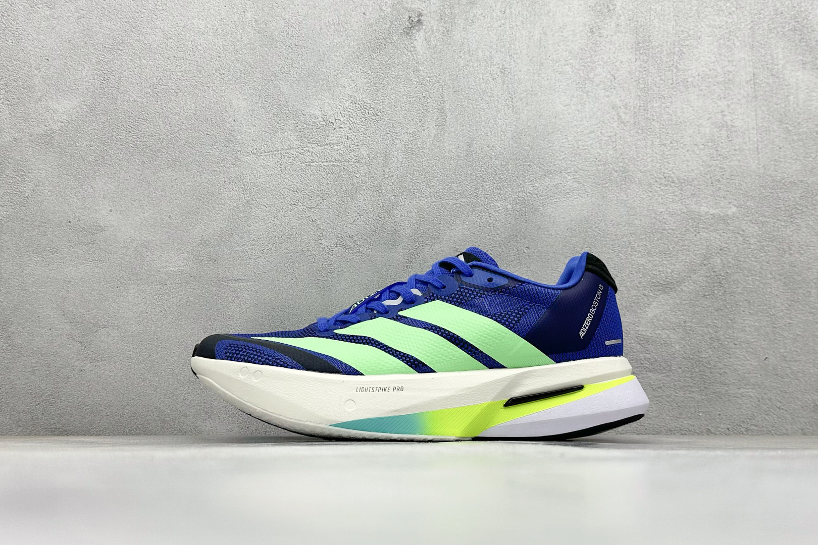 💰150
AD Adizero Boston 13 透气网布竞速跑鞋
融合Lightstrike和Lightstrike Pro技术 采用乙烯/乙酸乙烯酯(EVA)材质 打造舒适中底 含ENERGYROD能量碳柱 旨在为步伐添活力
货号:JS4944
尺码:36 36.5 37 38 38.5 39 40 40.5 41 42 42.5 43 44 44.5 45
编码:30