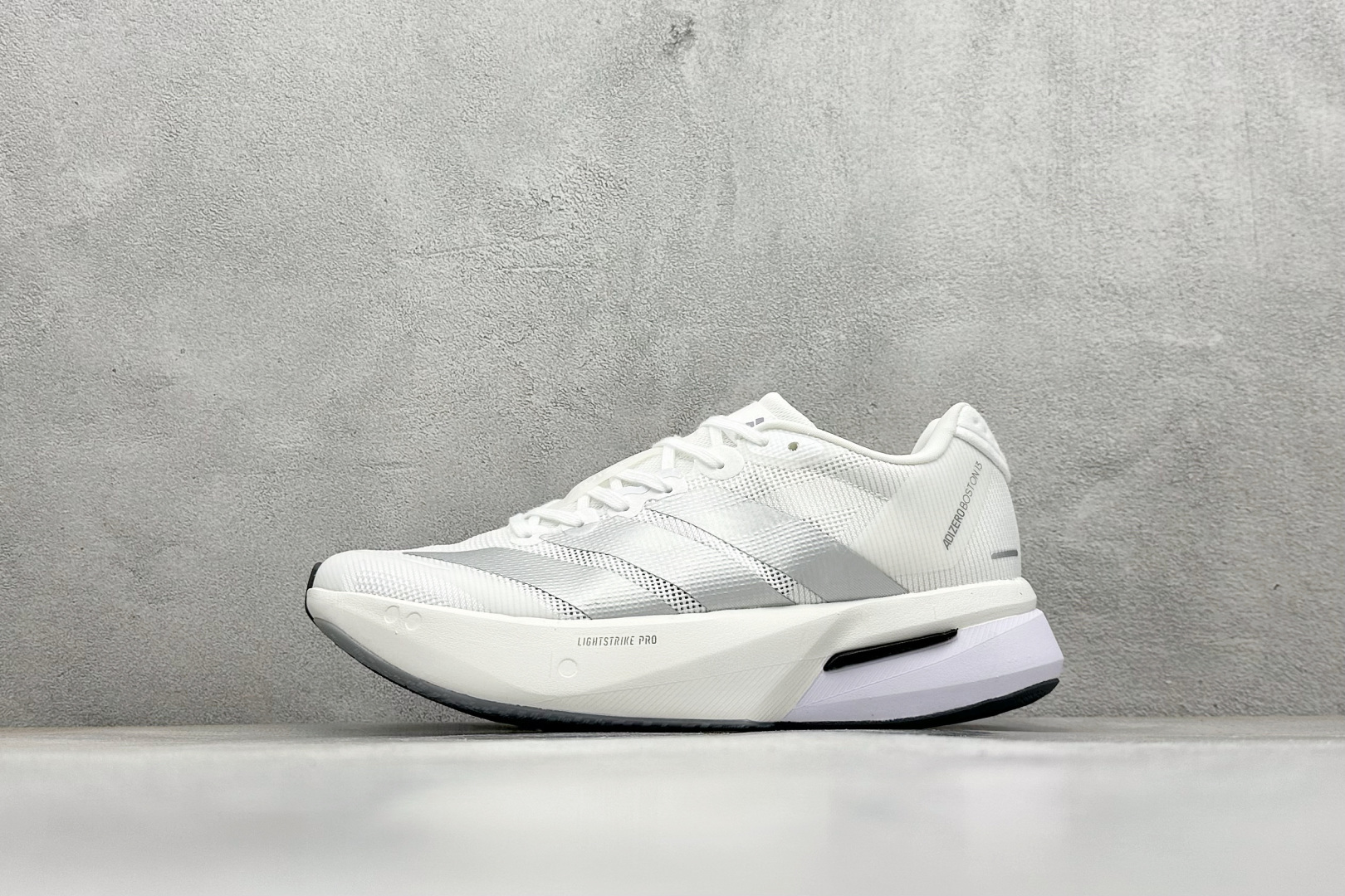 💰150
AD Adizero Boston 13 透气网布竞速跑鞋
融合Lightstrike和Lightstrike Pro技术 采用乙烯/乙酸乙烯酯(EVA)材质 打造舒适中底 含ENERGYROD能量碳柱 旨在为步伐添活力
货号:JS4948
尺码:36 36.5 37 38 38.5 39 40 40.5 41 42 42.5 43 44 44.5 45
编码:30