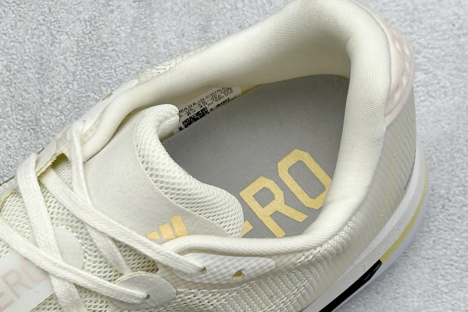 180 AD Adizero Boston 13 透气网布竞速跑鞋 JS4952