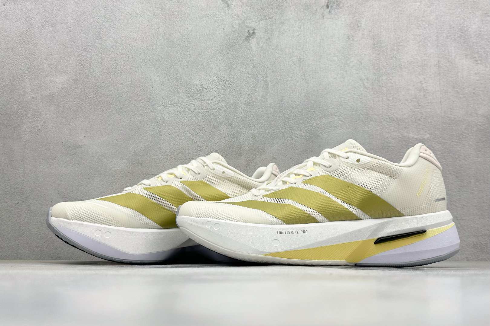 180 AD Adizero Boston 13 透气网布竞速跑鞋 JS4952