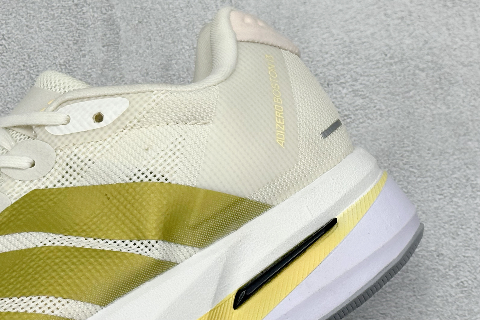 180 AD Adizero Boston 13 透气网布竞速跑鞋 JS4952