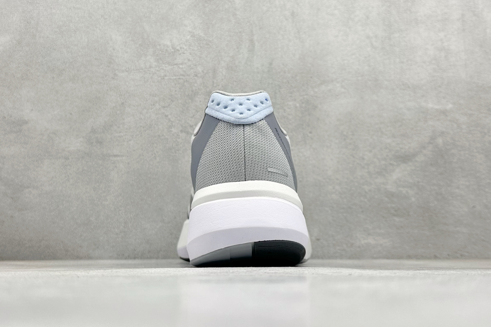 180 AD Adizero Boston 13 透气网布竞速跑鞋 JS4949