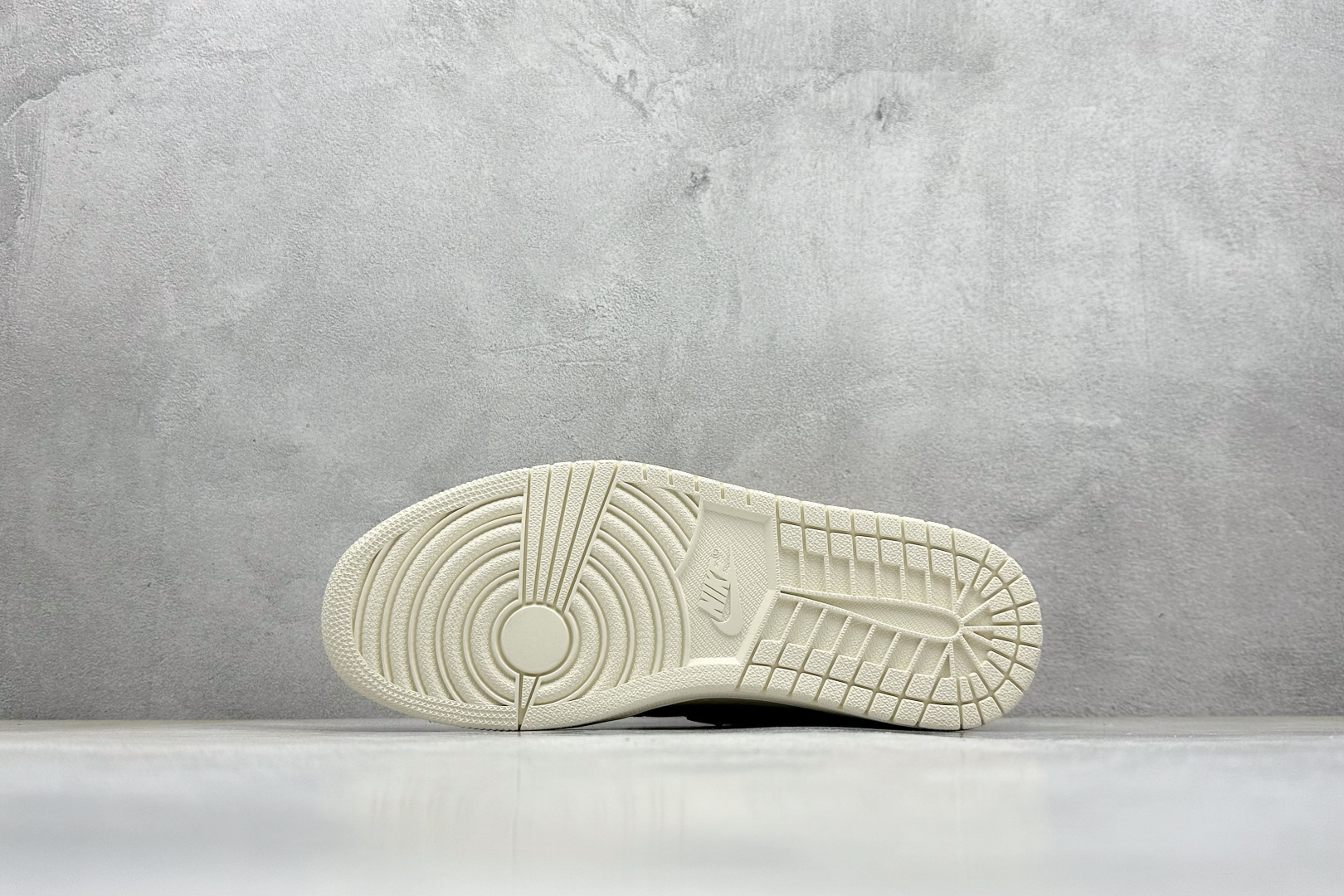 🌹 终端放店新F版AIR Jordan 1 RETRO HIGH OG 高帮 兔八哥原装纸板原楦开发 极