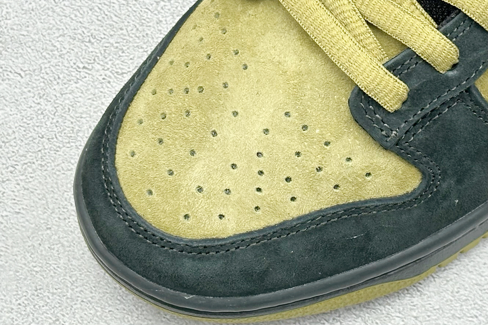 220 史诗级Nike Dunk SB DUNK LOW PRO QS x Supreme 亚洲限定 黑黄 HQ8487-300