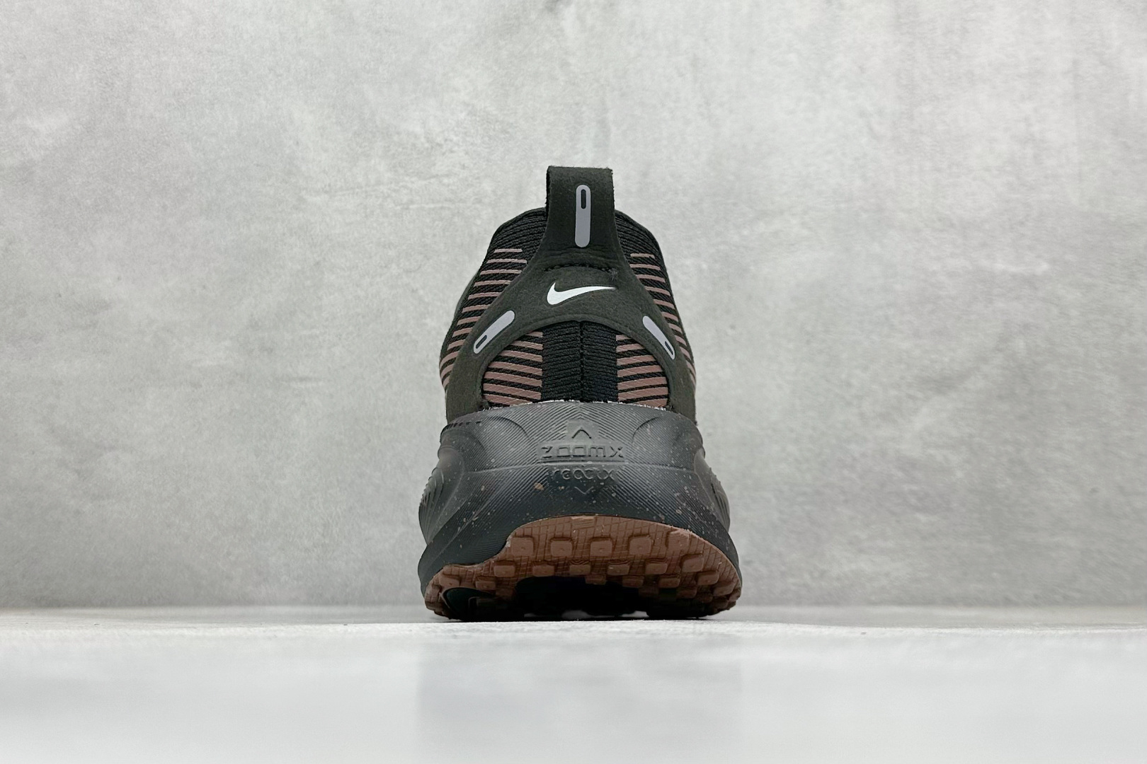 180 RS版 NK Zoom VOMERO 18 轻量跑鞋 耐克网透面气 训跑练步鞋 IH4454-001