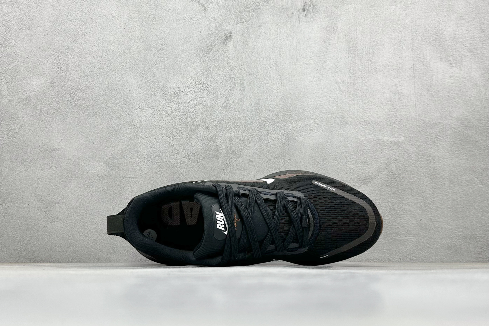 180 RS版 NK Zoom VOMERO 18 轻量跑鞋 耐克网透面气 训跑练步鞋 IH4454-001