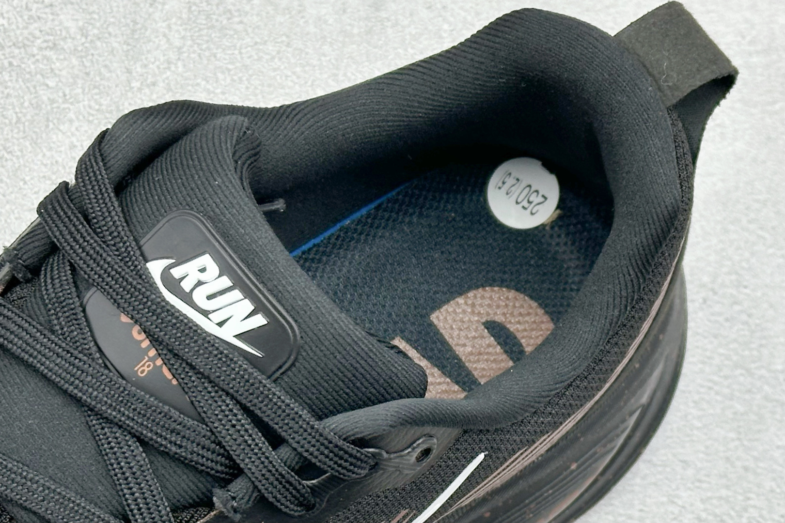 180 RS版 NK Zoom VOMERO 18 轻量跑鞋 耐克网透面气 训跑练步鞋 IH4454-001