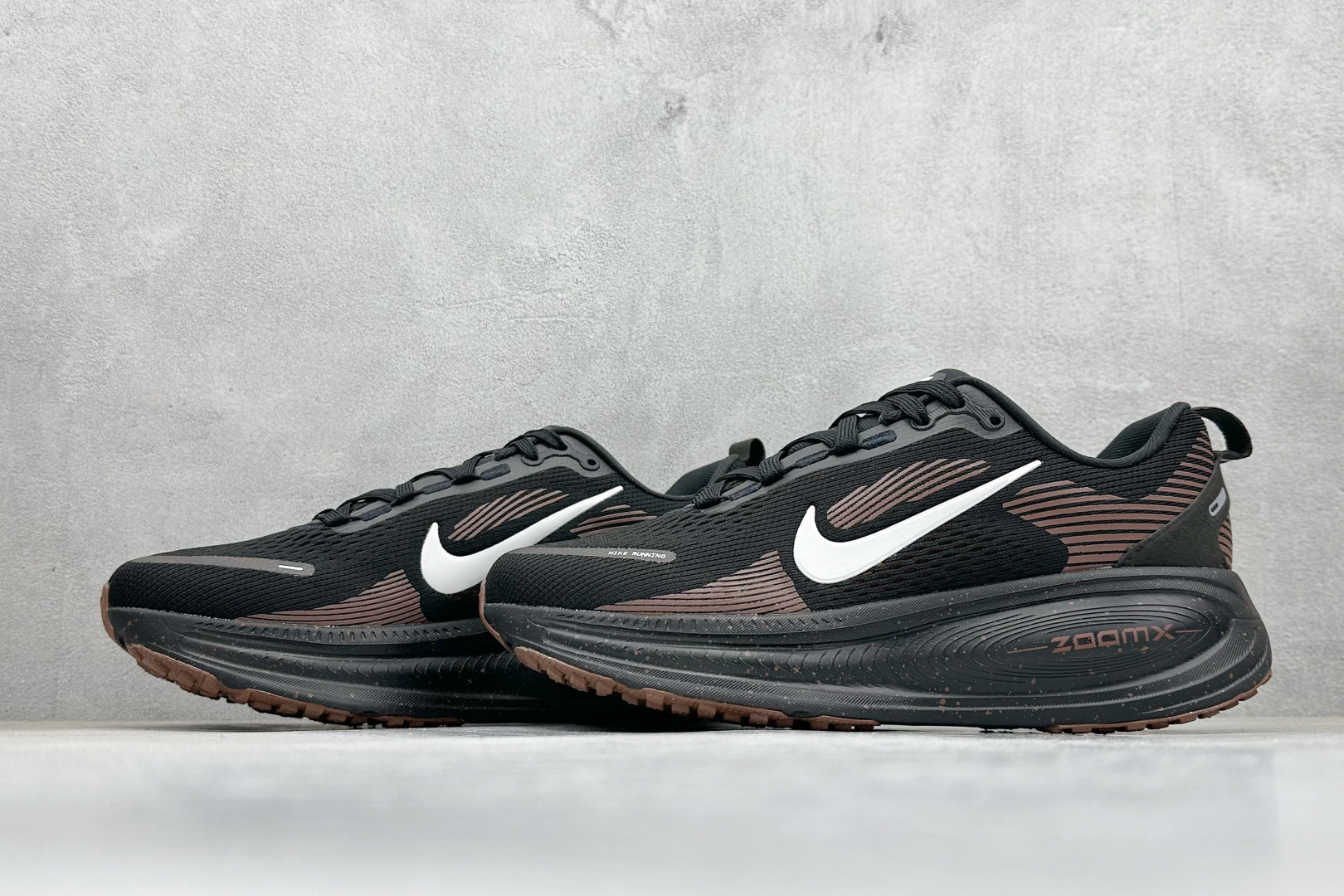 180 RS版 NK Zoom VOMERO 18 轻量跑鞋 耐克网透面气 训跑练步鞋 IH4454-001