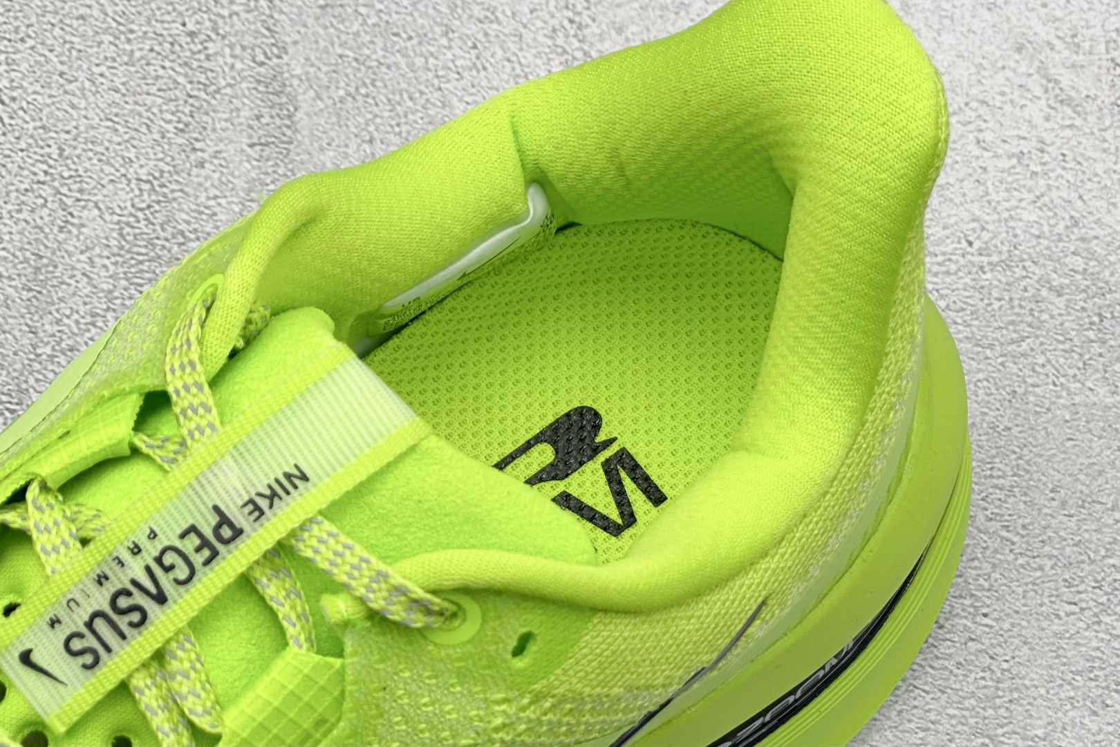 250 YH版Nike Air Zoom Pegasus Premium 耐克网面全掌气垫缓震跑鞋 HQ2592-700