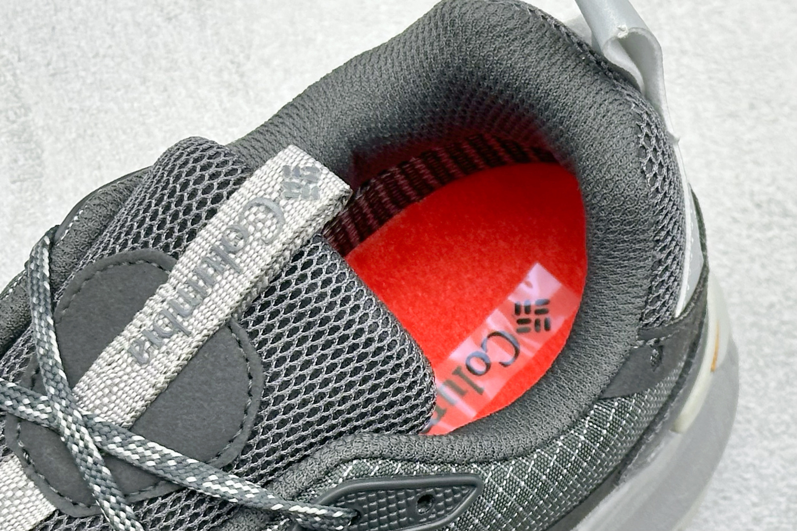 240 Columbia 哥伦比亚户外登山鞋休闲鞋户外越野徒步鞋