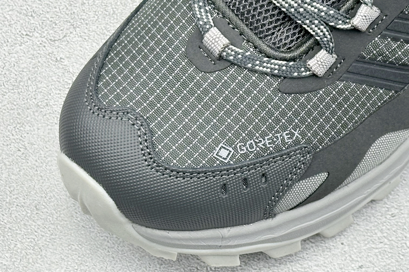 240 Columbia 哥伦比亚户外登山鞋休闲鞋户外越野徒步鞋