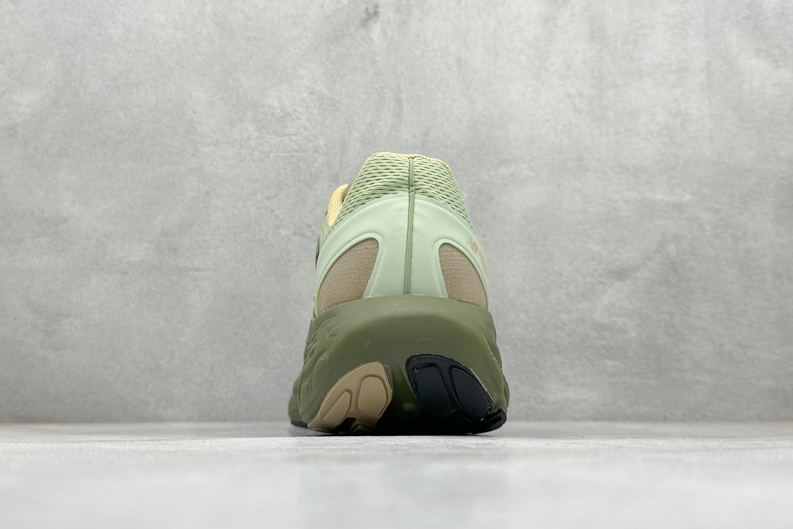 210 New Balance NB Fresh Foam Evoz舒适耐磨低帮跑步鞋 UTRNAD