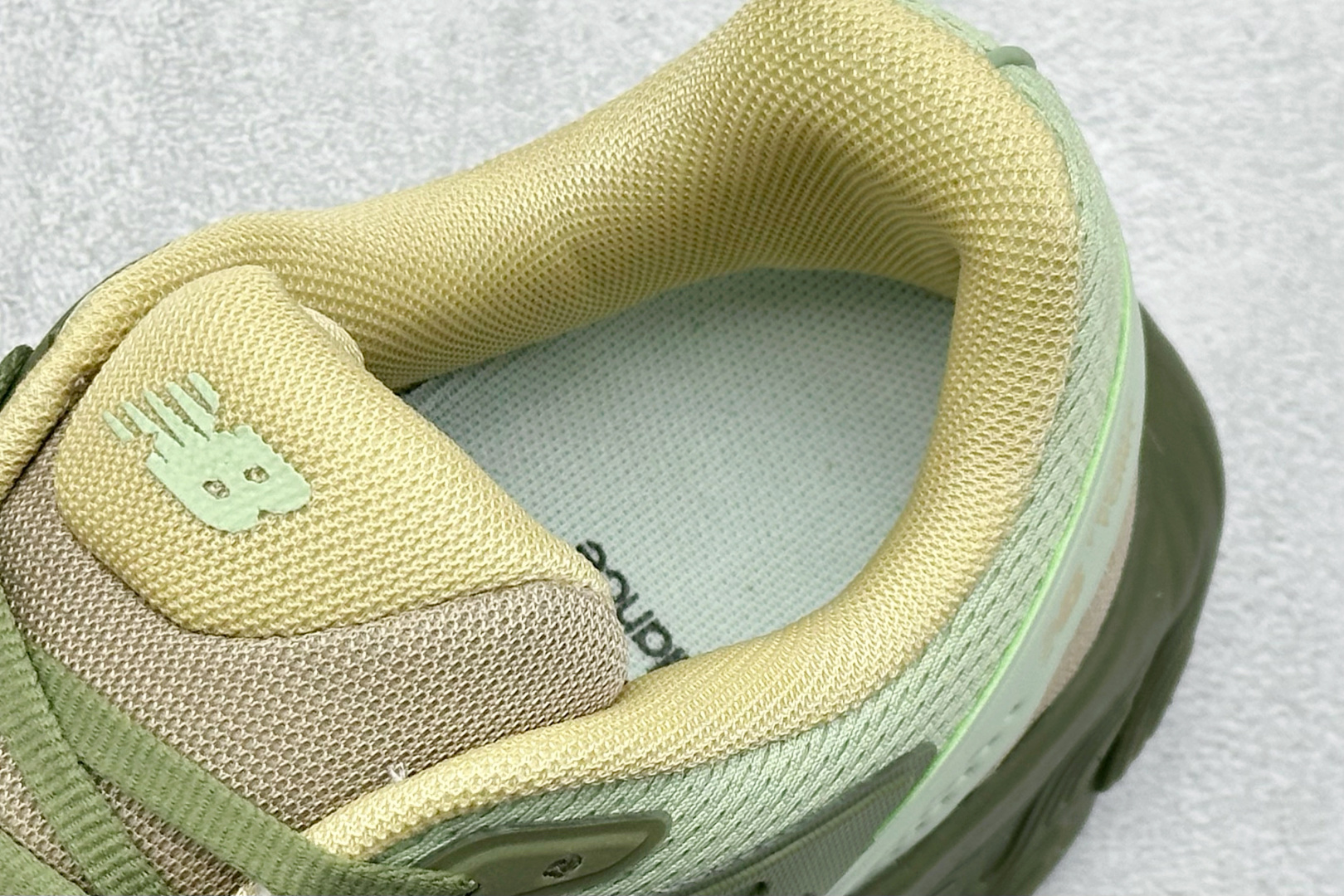 210 New Balance NB Fresh Foam Evoz舒适耐磨低帮跑步鞋 UTRNAD