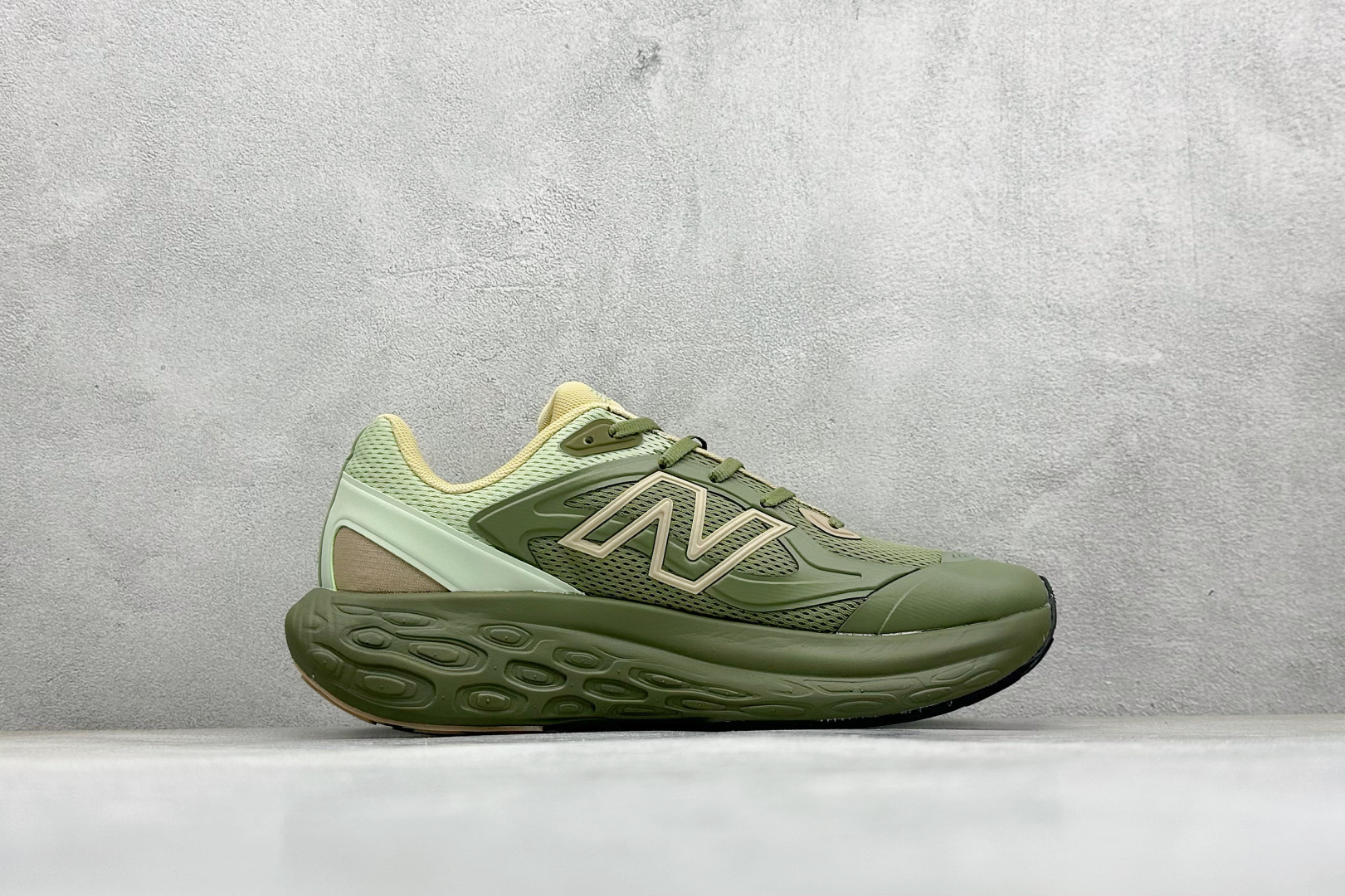 210 New Balance NB Fresh Foam Evoz舒适耐磨低帮跑步鞋 UTRNAD