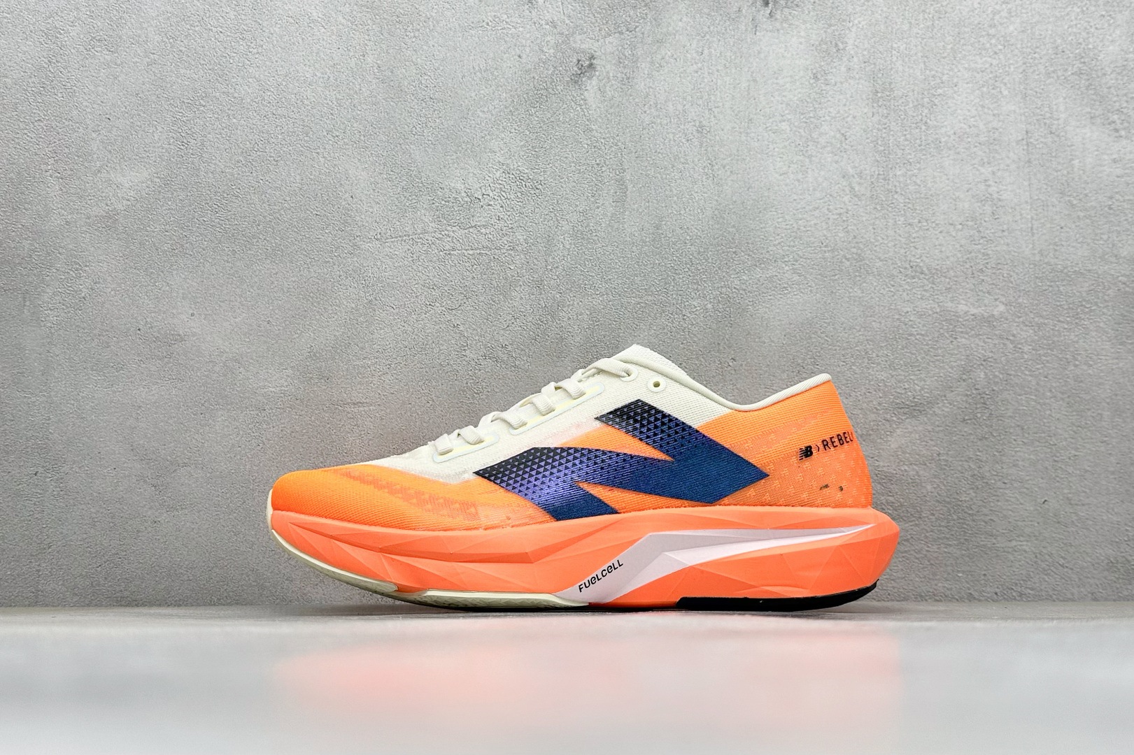 180 New Balance FuelCell SuperComp Trainer V4 新百伦NB系列超轻量化低帮休闲运动慢跑鞋 MFCXCO4