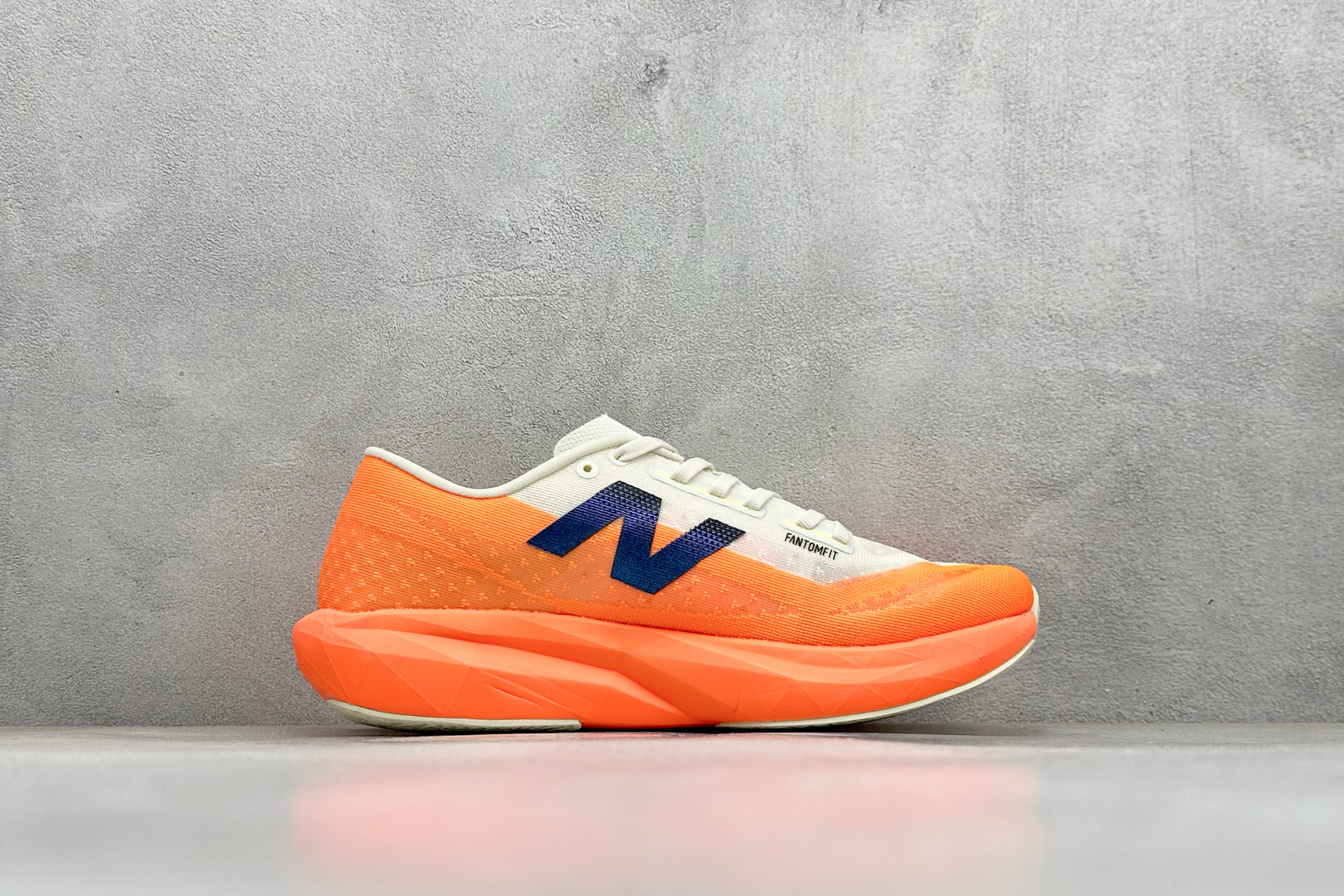 180 New Balance FuelCell SuperComp Trainer V4 新百伦NB系列超轻量化低帮休闲运动慢跑鞋 MFCXCO4