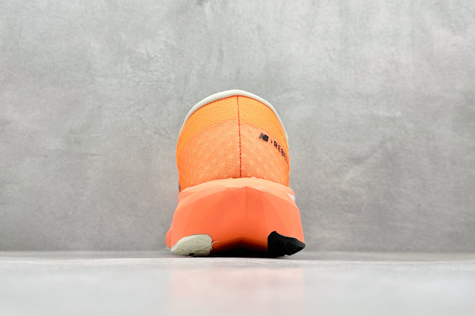 180 New Balance FuelCell SuperComp Trainer V4 新百伦NB系列超轻量化低帮休闲运动慢跑鞋 MFCXCO4