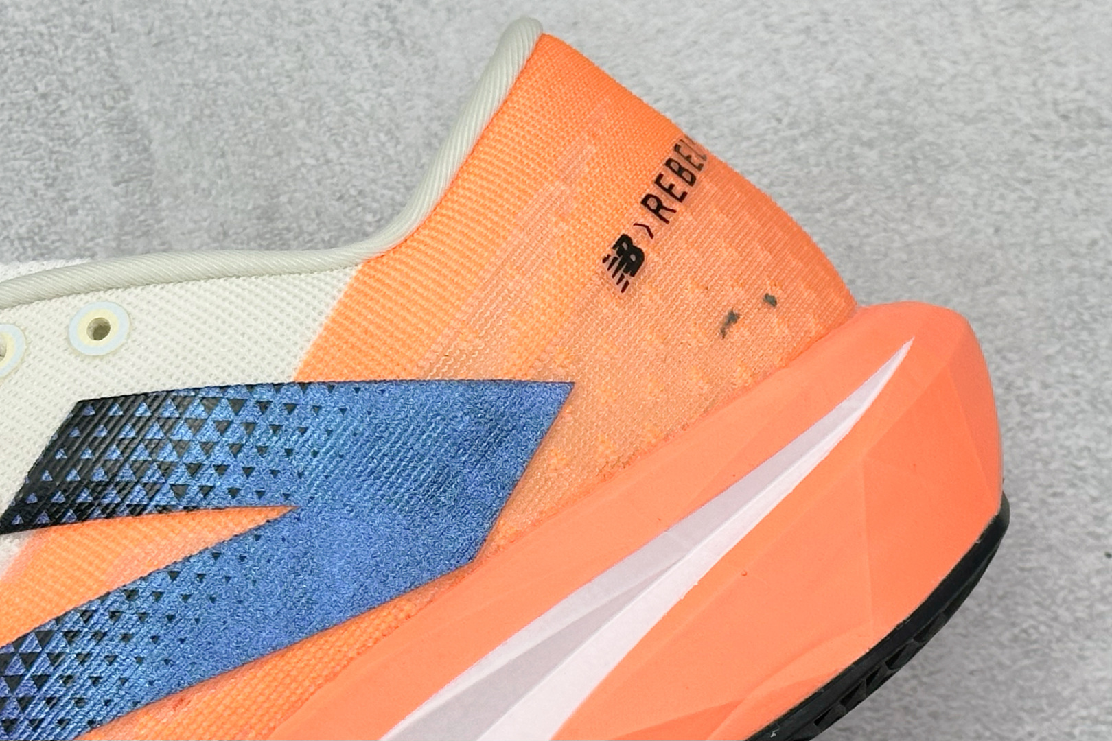 180 New Balance FuelCell SuperComp Trainer V4 新百伦NB系列超轻量化低帮休闲运动慢跑鞋 MFCXCO4