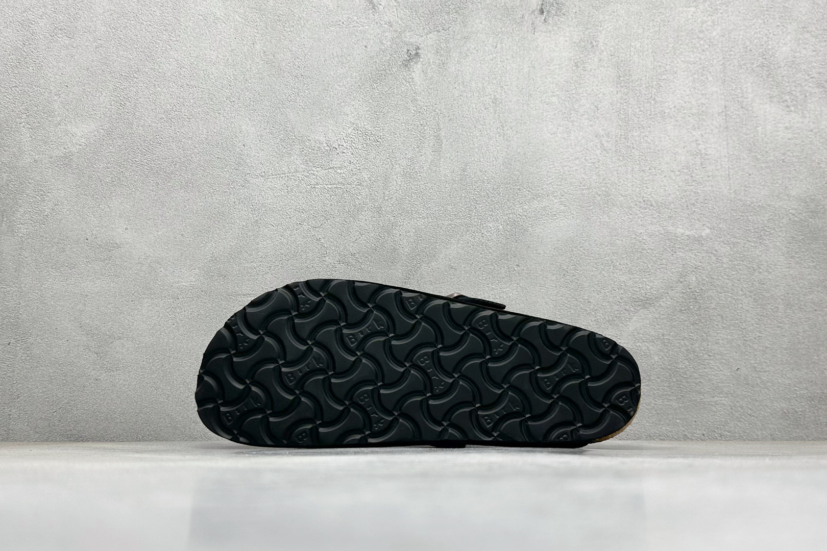 220 BK版Birkenstock 博肯包头半拖毛绒系列 黑色反绒毛里 0129423