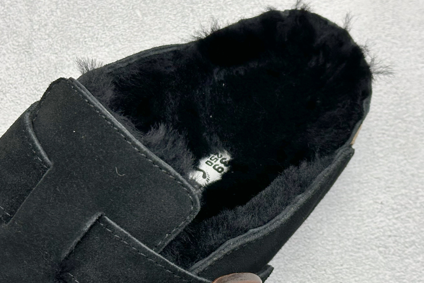 220 BK版Birkenstock 博肯包头半拖毛绒系列 黑色反绒毛里 0129423