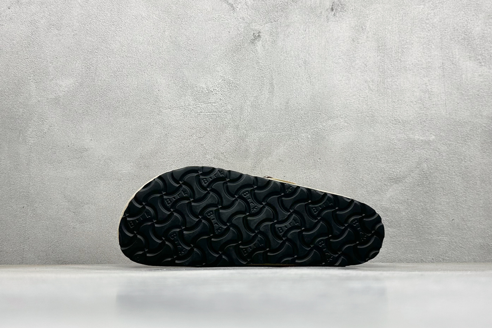 220 BK版Birkenstock 博肯包头半拖毛绒系列 栗色反绒毛里 0129423