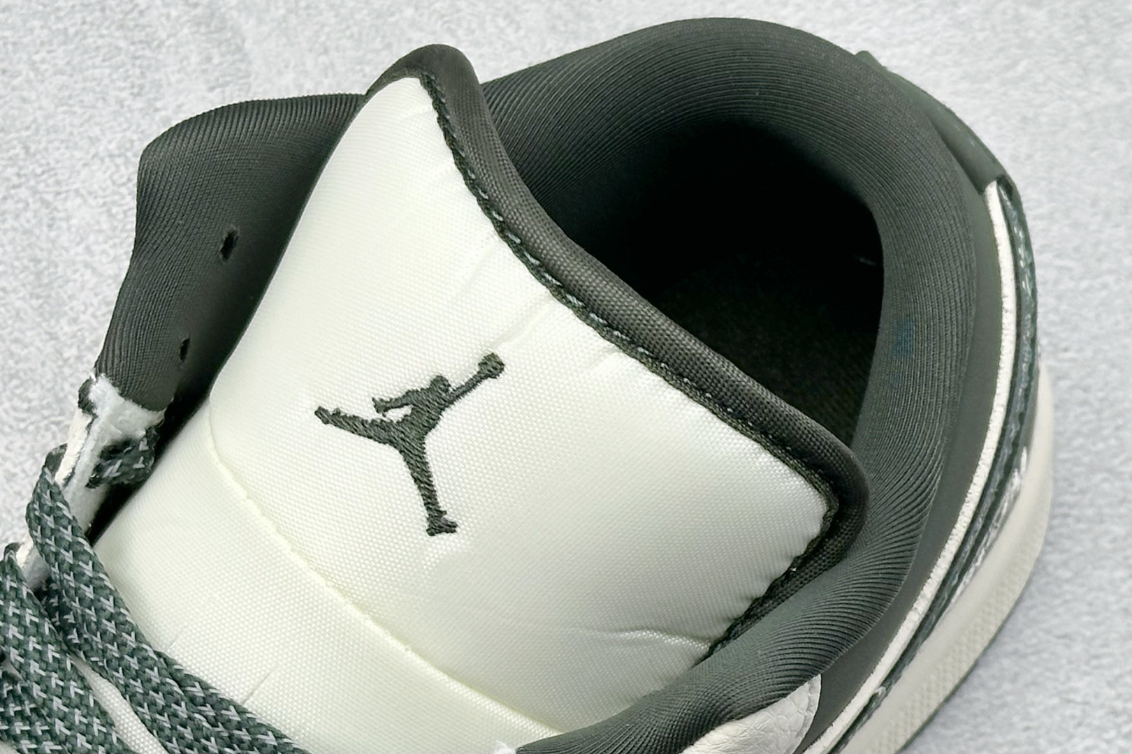 280 Air Jordan 1 Retro Low x 斯图西联名 低帮板鞋 QD1988-002