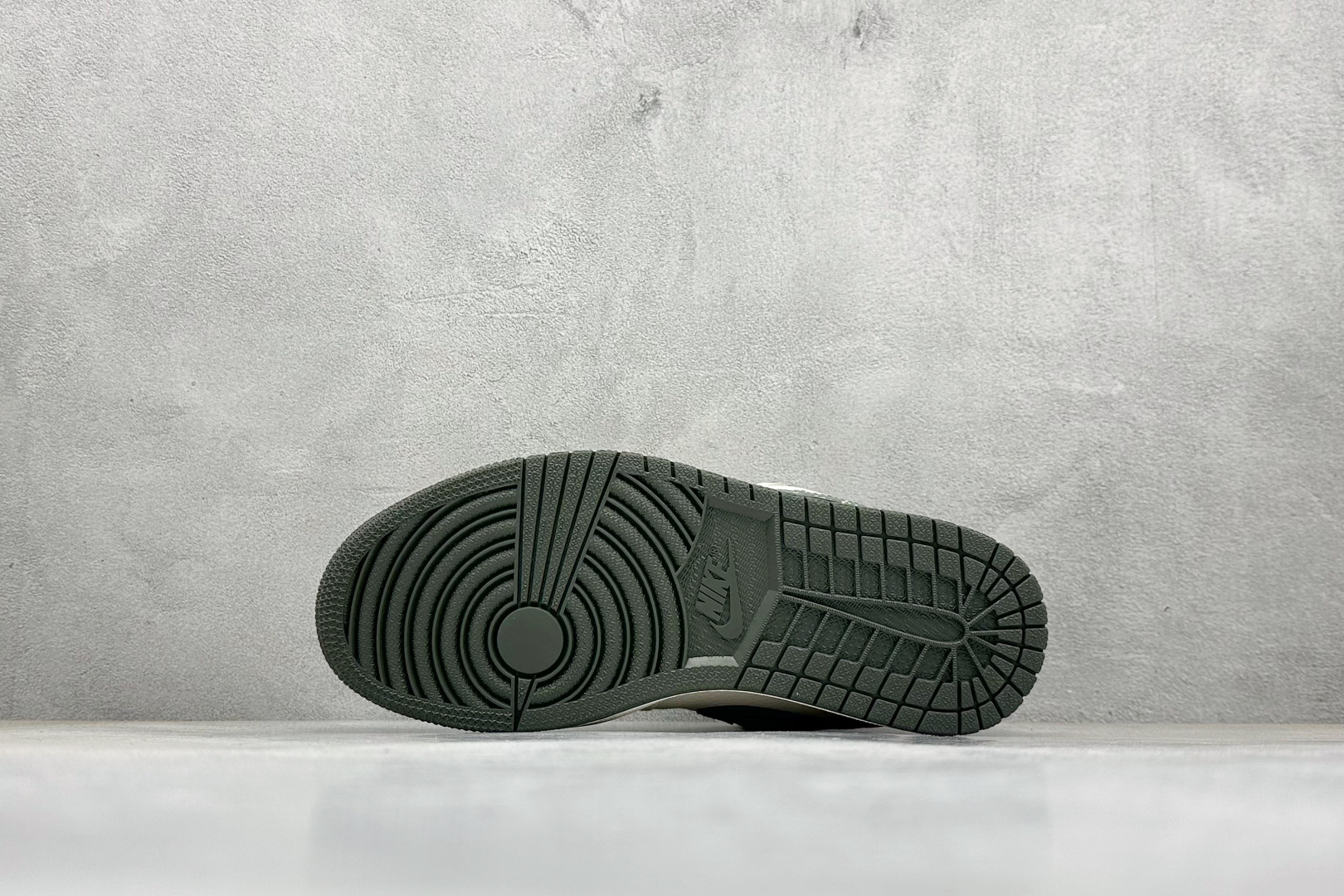 280 Air Jordan 1 Retro Low x 斯图西联名 低帮板鞋 QD1988-002