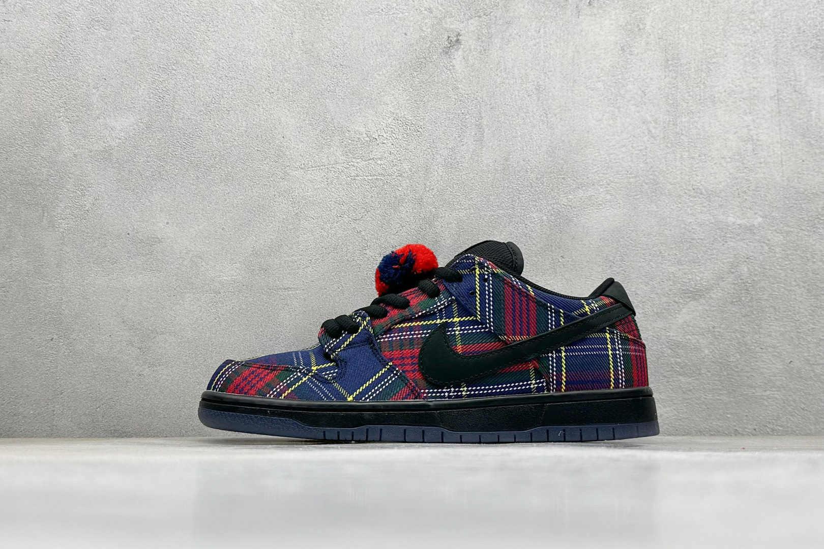 P360S2版Nike SB Dunk Low ”Nardwuar” 联名款 苏格兰格纹低帮休闲滑板鞋 II1493-600